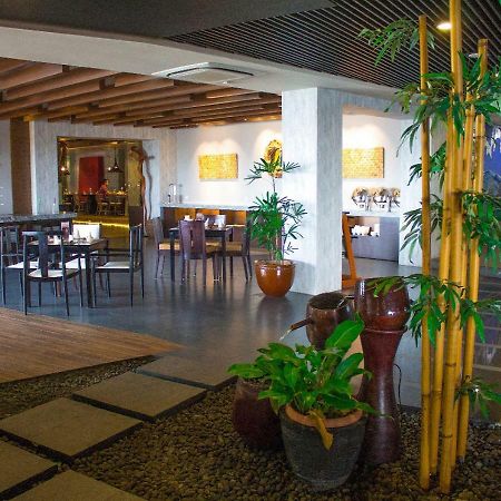 Rattan Inn Hotel Banjarmasin  Exterior photo