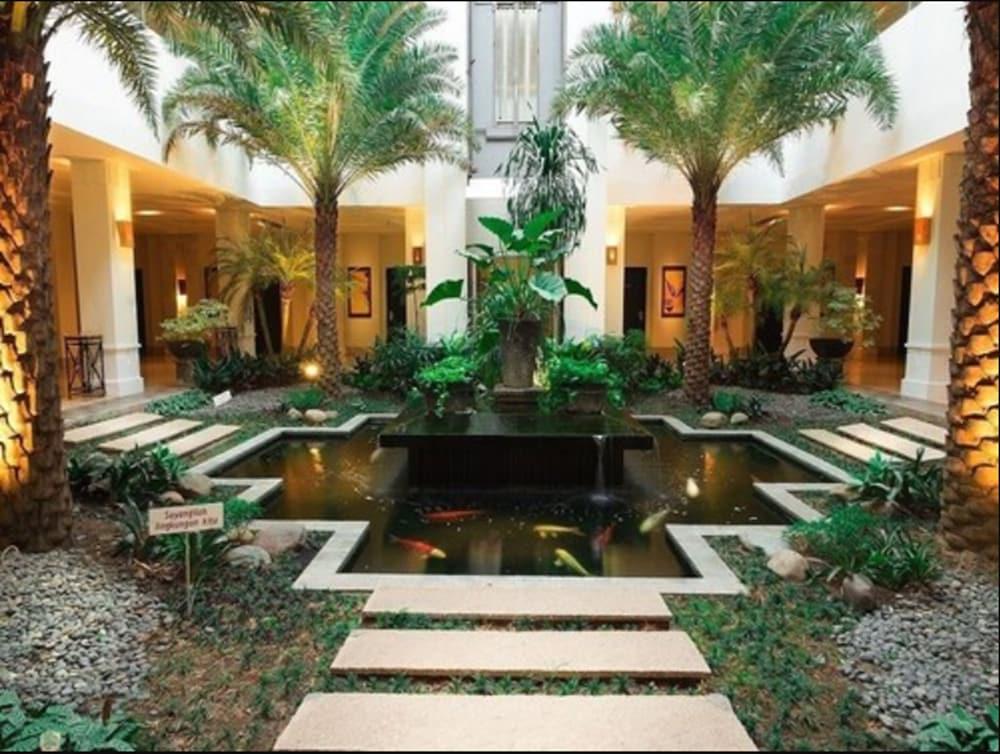 Rattan Inn Hotel Banjarmasin  Exterior photo