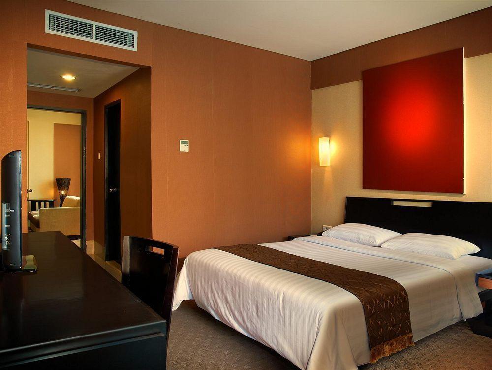 Rattan Inn Hotel Banjarmasin  Exterior photo
